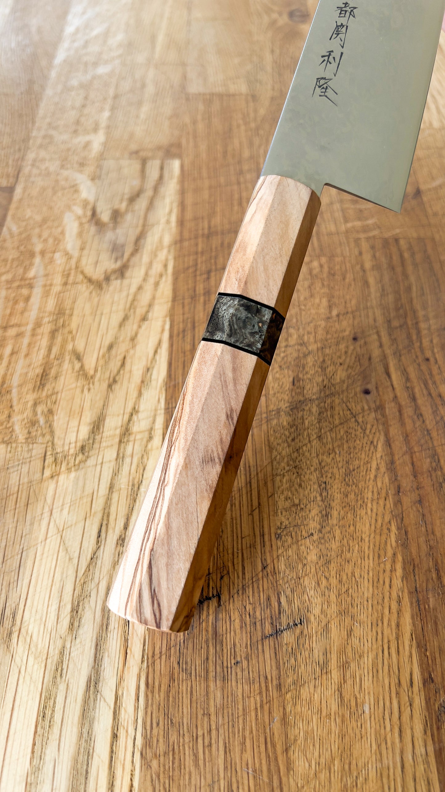 Toshitaka Damask Santoku 180 mm blad