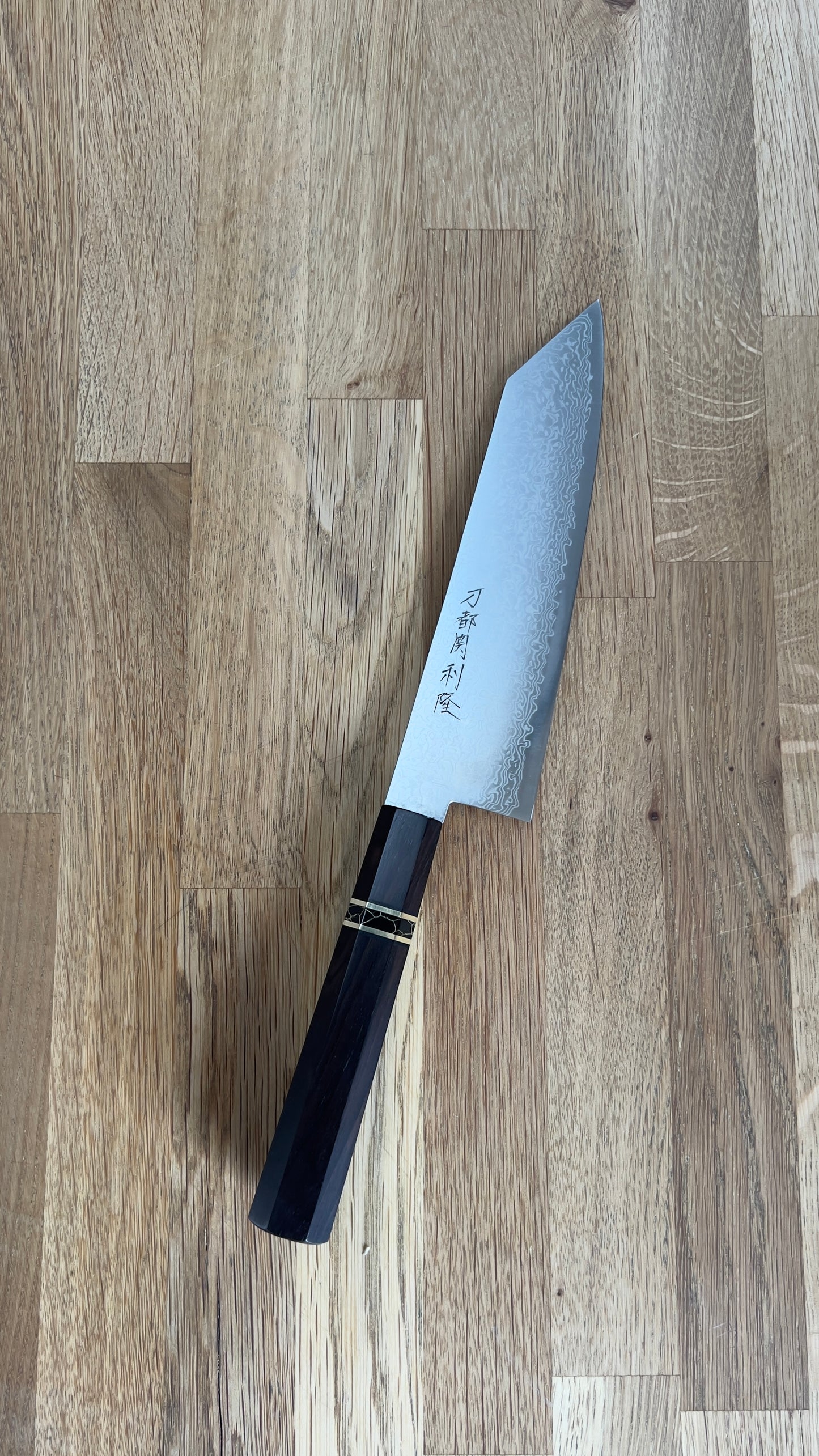 Toshitaka damask Kiritsuke 180 mm