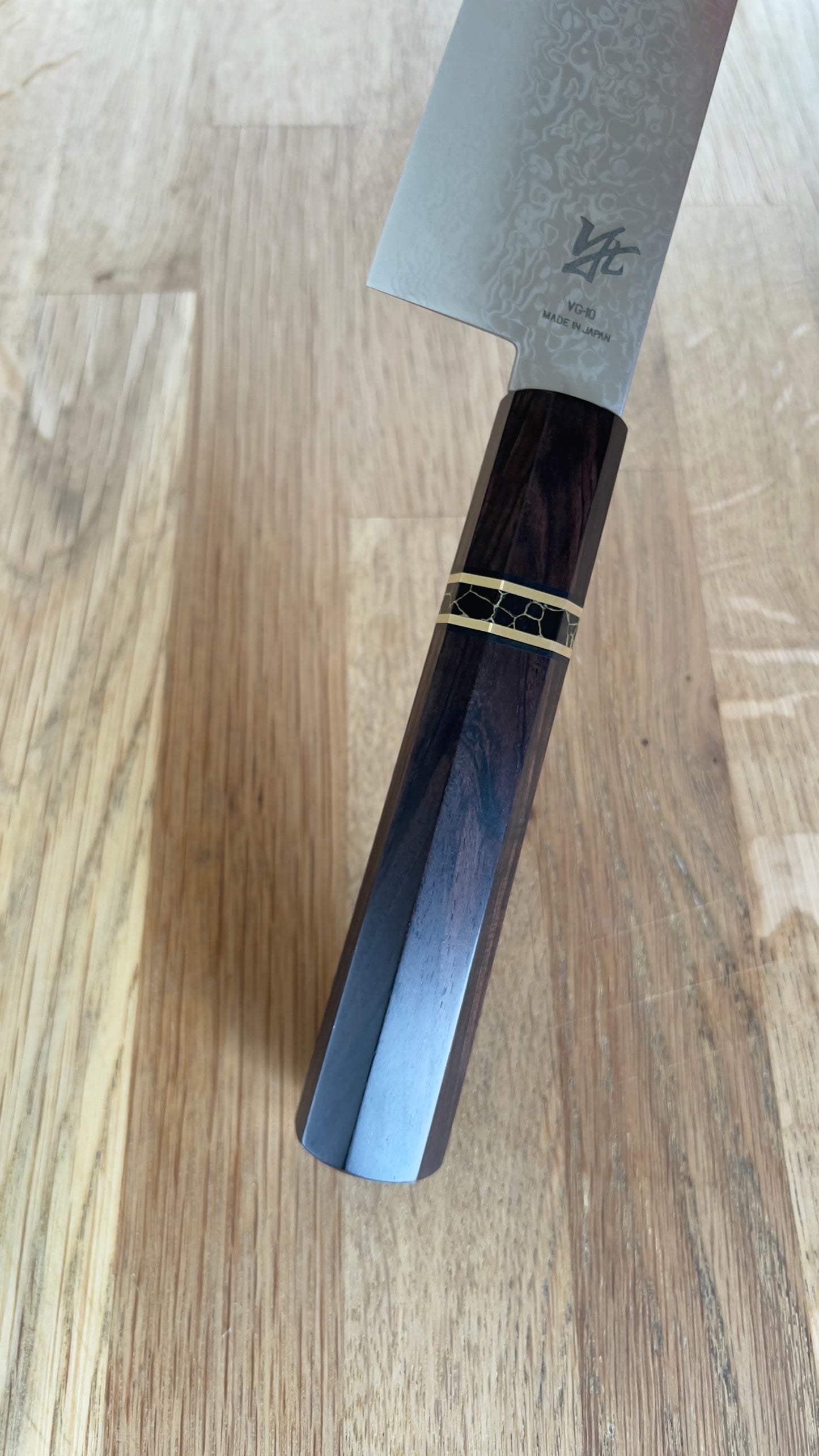 Toshitaka damask Kiritsuke 180 mm